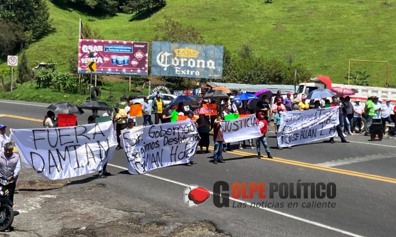 Justicia! Bloquean la carretera Xalapa-Perote como protesta por el  asesinato del exalcalde de Rafael Lucio - Golpe Político