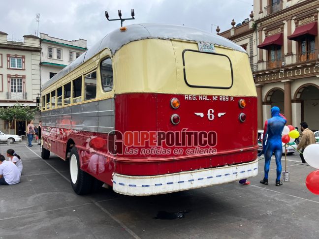 Apoya! Scouts llevan camión clásico a centro de Xalapa; realizan colecta de  juguetes - Golpe Político