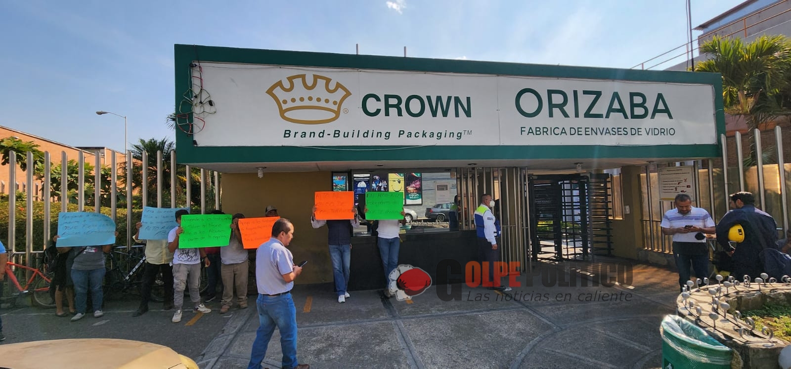 Se manifiestan en Orizaba, trabajadores contra empresa CROWN - Golpe  Político