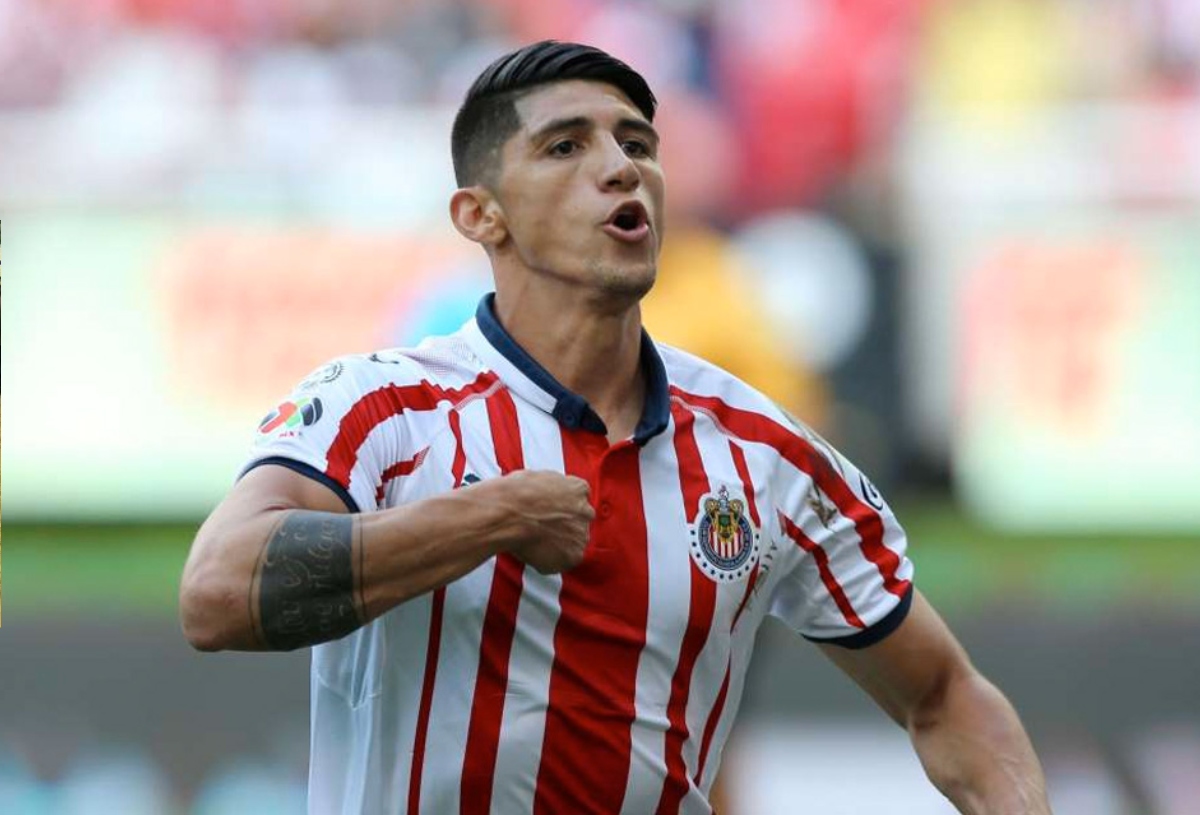 Alan Pulido es refuerzo de Chivas tras bajarse salario y con 34 años a cuestas - Golpe Político
